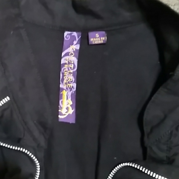 Cute top - Picture 3 of 3